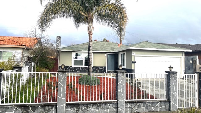 Photo - 3177 Gawain Dr House