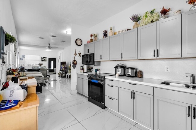 Foto del edificio - 3166 NW 102nd St