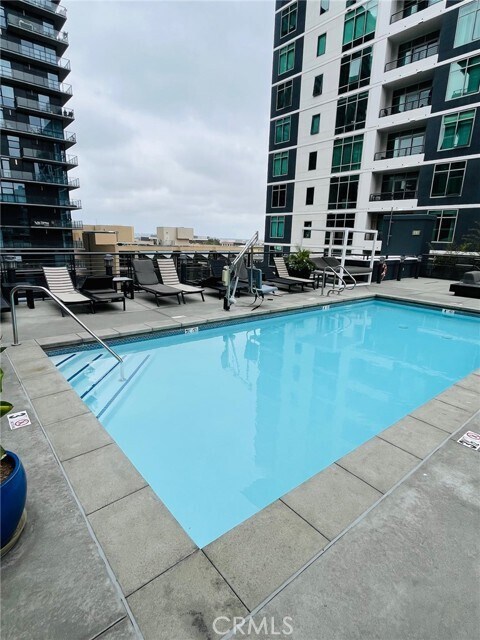 Foto del edificio - 425 W Beech St