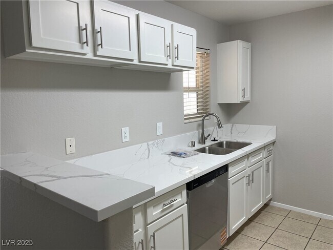 Foto del edificio - 2300 E Silverado Ranch Blvd