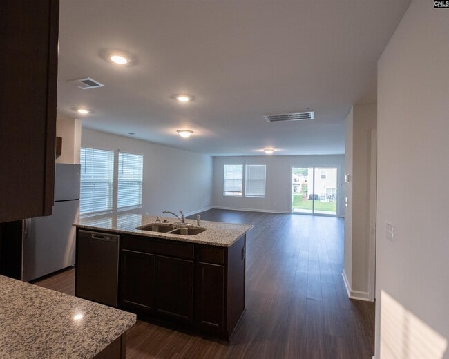 Building Photo - 572 Whippoorwill Dr