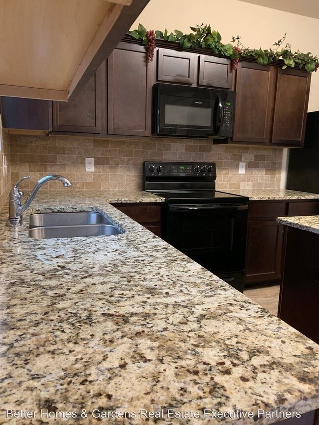 Foto del edificio - 4 br, 2.5 bath House - 165 Sims Court