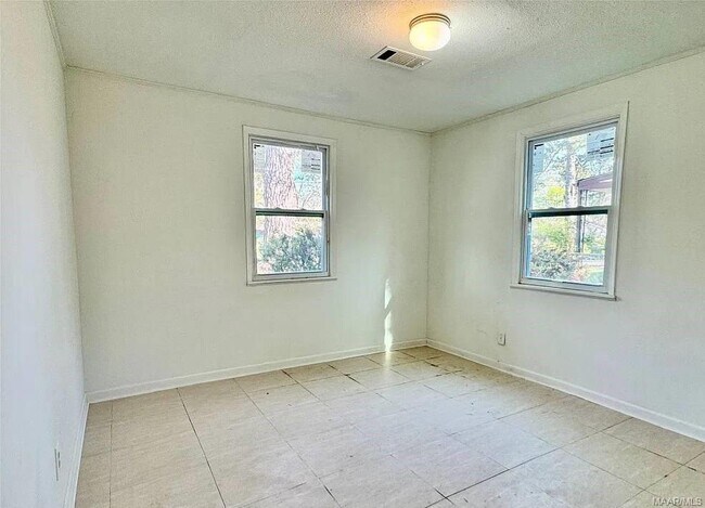 Foto del edificio - 4148 Edgar D Nixon Ave