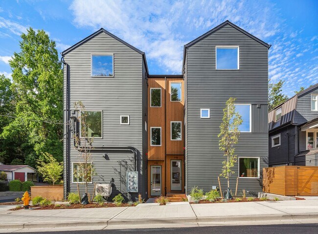 Foto del edificio - BRAND NEW! 3bd, 2ba Townhome Built with Quality Materials and Thoughtful Design-Ask About FREE RENT