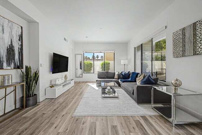 Foto del edificio - 7300 E Earll Dr