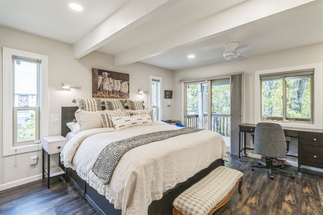 Building Photo - 989 Tahoe Blvd