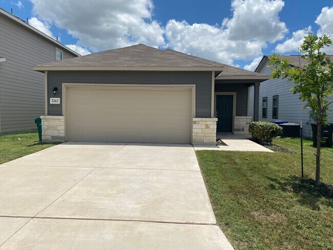 Building Photo - Fabulous 4/2 single story conveniently loc...