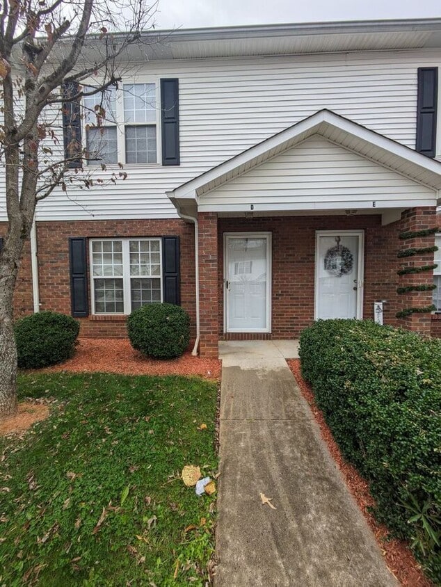 Primary Photo - 2BD/2.5BA Townhome at Water Oaks in Hickor...