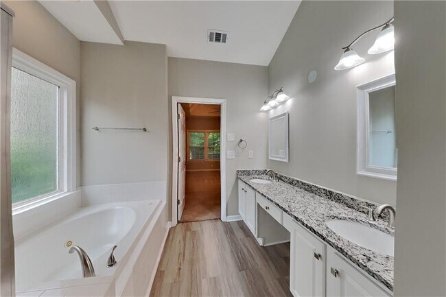 Foto del edificio - 1438 Grovehurst Dr