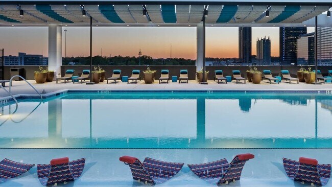 Foto del edificio - 1240 W Peachtree St NW