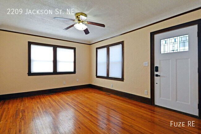 Building Photo - 2209 NE Jackson St