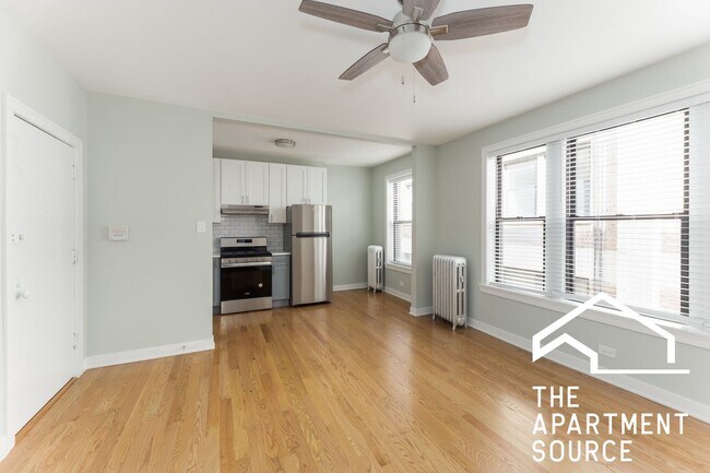 Building Photo - 432 W Surf St