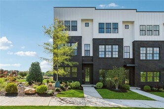 Building Photo - 428 Meadows Ln