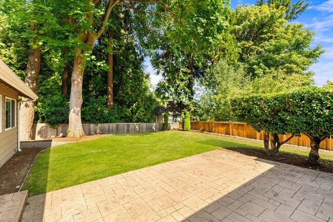 Building Photo - 4 Bedroom Rambler Close to Everything in Redmond!