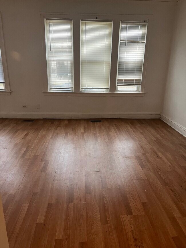 Foto del edificio - 8416 S Euclid Ave