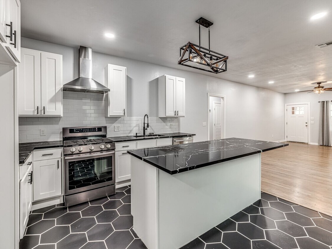 Charming home in Central Park Neighborhood... - Charming home in Central Park Neighborhood...