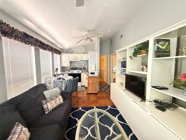 Building Photo - 728 Hogan Dr