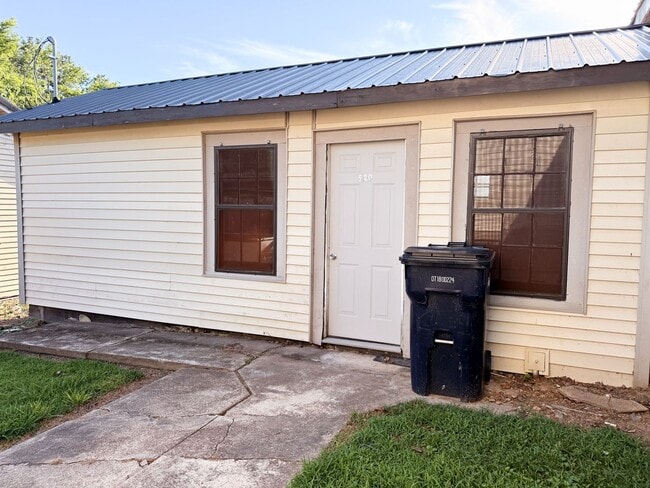 Building Photo - Studio in Main Town • All Utilities Included • Batesville