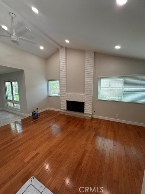 Foto del edificio - 16635 Bloomfield Ave