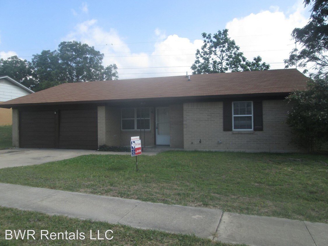 Primary Photo - 3 br, 2 bath House - 902 SHERRY LANE