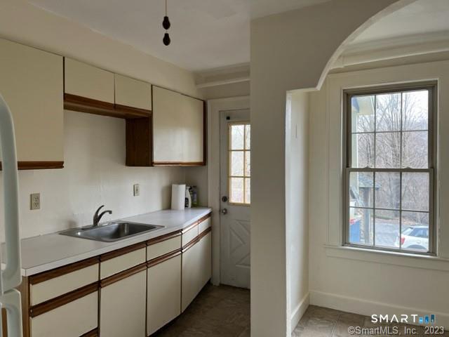 Building Photo - 46 W Town St