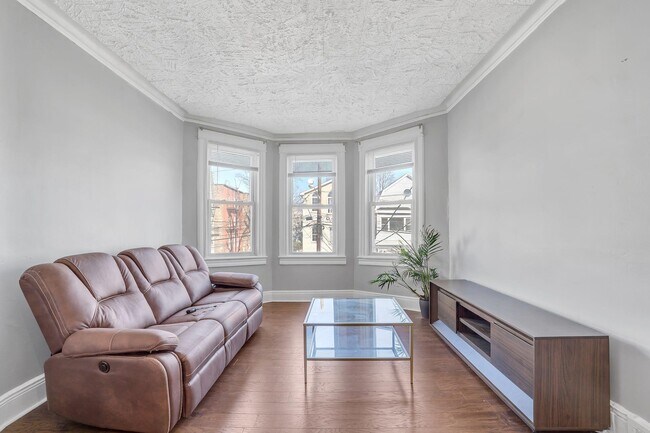 Foto del edificio - 311 Chapel Ave