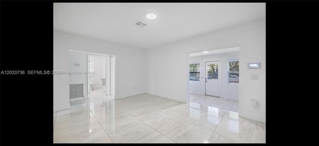 Foto del edificio - 529 NW 42nd St