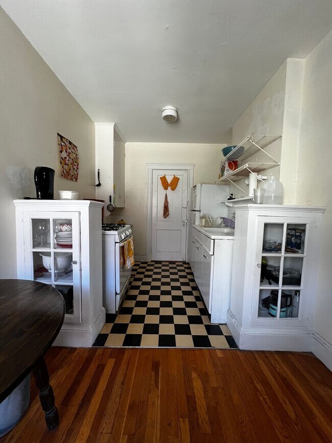 Foto del edificio - NO BROKER FEE | Sunny Studio on Beacon St | Brookline