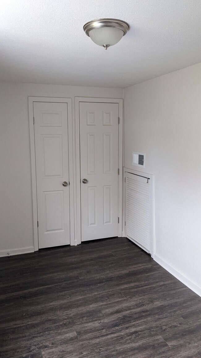 Building Photo - 223 US-150