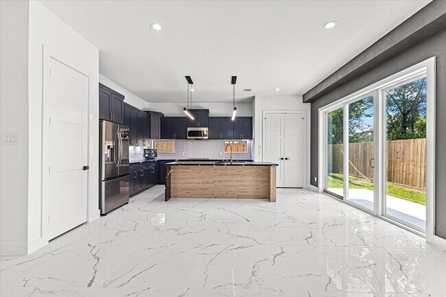 Foto del edificio - 5110 Longmeadow St
