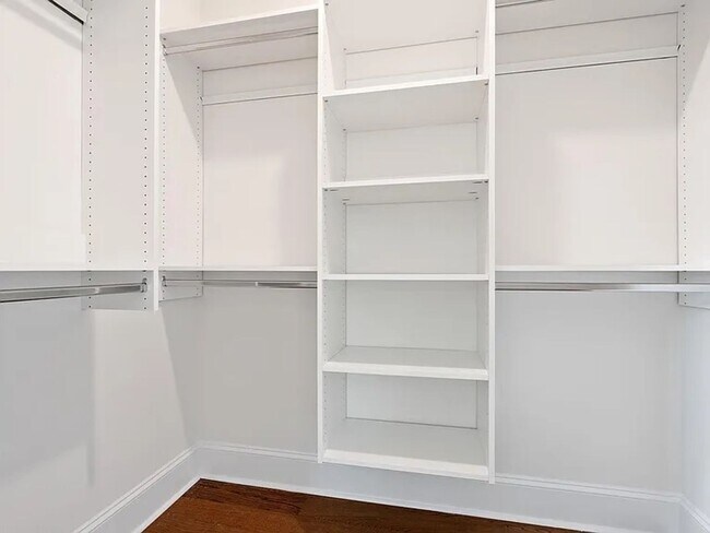 Foto del edificio - 711 N Main St