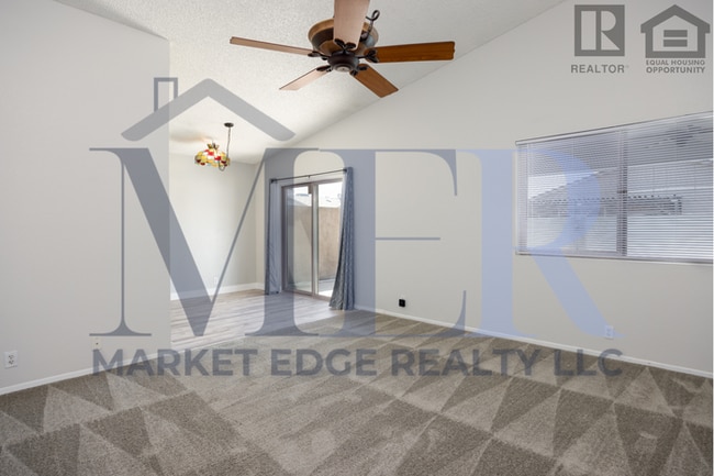 Foto del edificio - 3Bed/2Bath House at 7th/101! Move-In Ready on 06/04/2026! -- POOL! NO HOA!