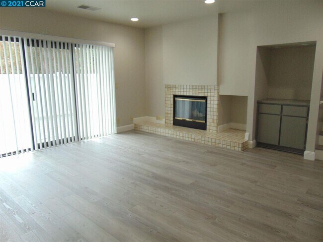 Building Photo - 3730 Northridge Dr