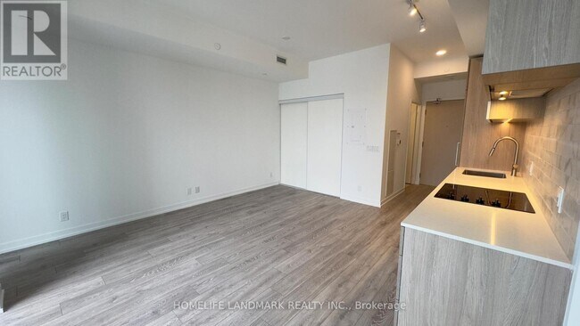 Photo du bâtiment - 2020-2020 Bathurst St