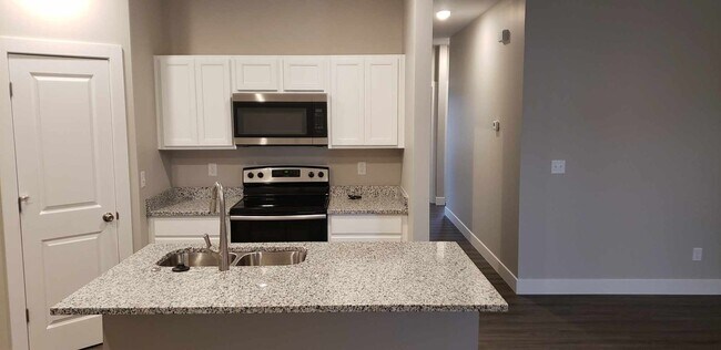 Foto del edificio - 5154 N. Cypress st.