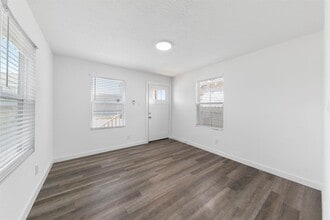 Building Photo - 708 38th St