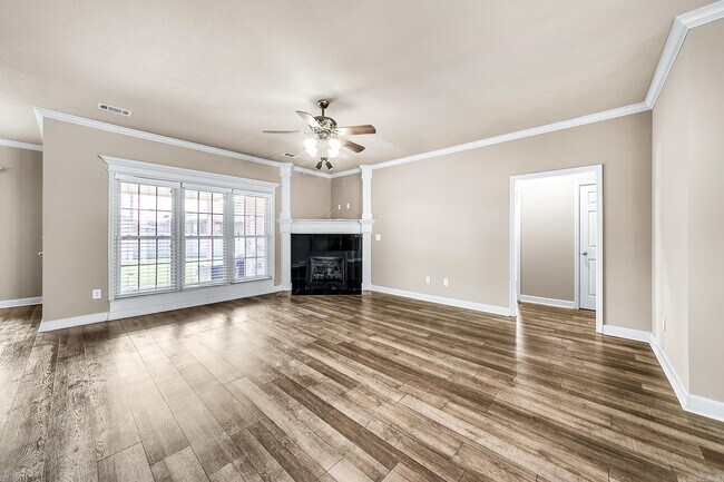 Building Photo - 2424 Palisade Dr