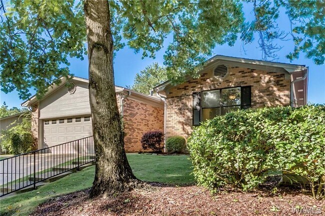 Building Photo - Fantastic 3BR 2Ba in popular Reston Place!