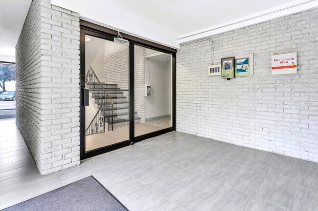 Photo du bâtiment - Castell Road Apartments