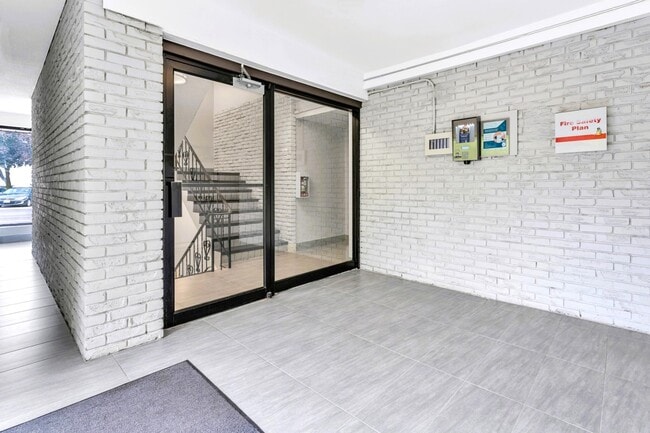 Building Photo - Castell Road Apartments