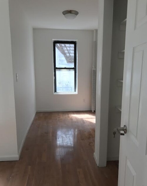 Foto del edificio - 70 W 3rd St