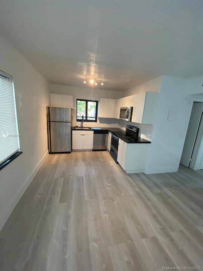 Foto del edificio - 1800 NE 56th St
