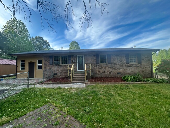 Building Photo - 702 Massengill Farm Rd