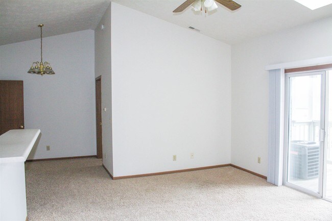 Building Photo - 100 Bridgewater Ct