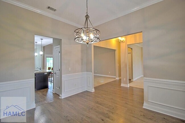 Building Photo - 582 Burke Dr