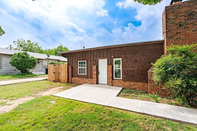 Building Photo - 2023 S 5th St