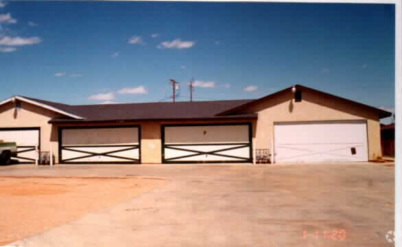 Foto del edificio - 21480 Laguna Rd