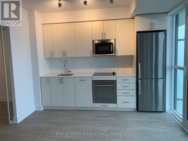 Photo du bâtiment - 2550-2550 Simcoe St N