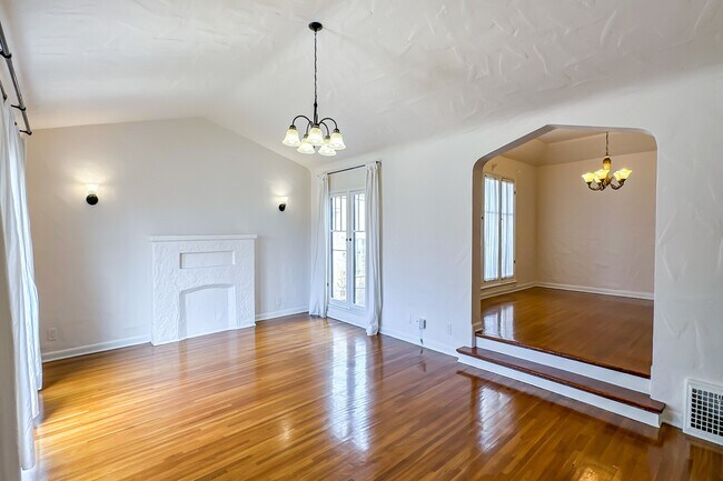Building Photo - 650 Maltman Ave