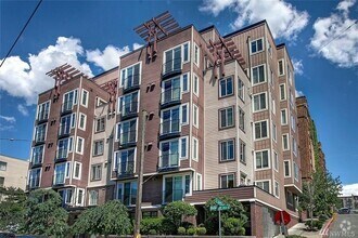 Building Photo - 124 Bellevue Ave E